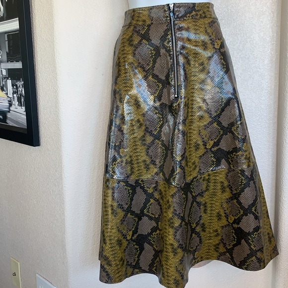 Zara Dresses & Skirts - ZARA BASIC Shiny Snakeskin Print Skirt zip front Mustard & grey Size Medium. EUC